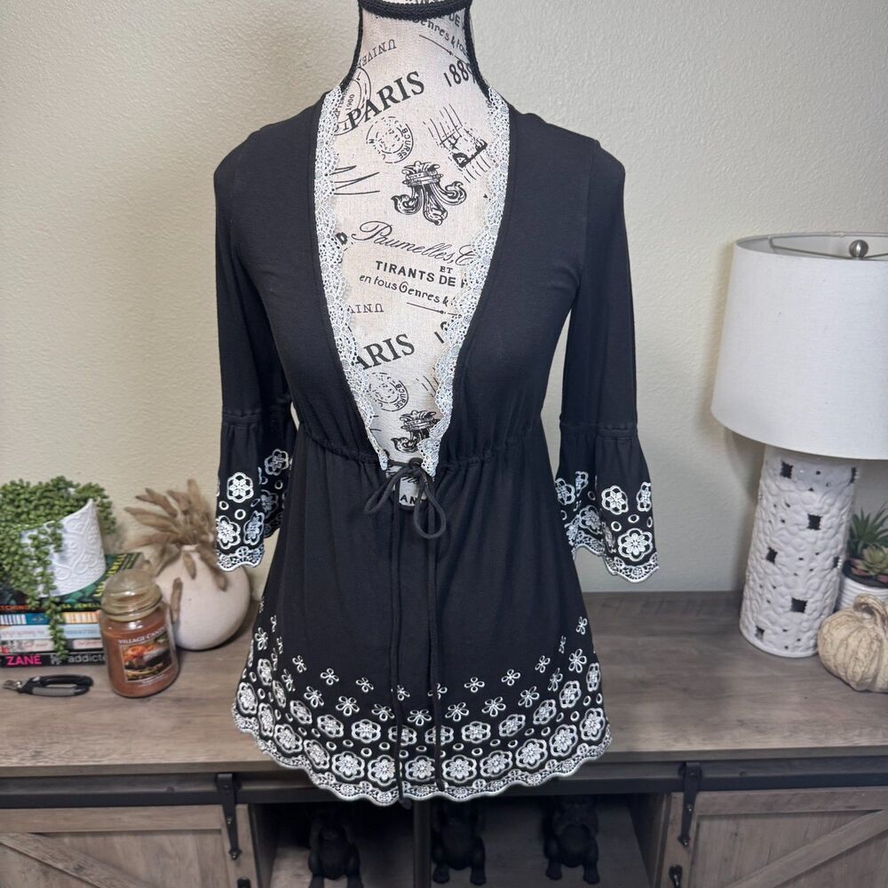 Y2k Moda International Embroidered Floral Tie Front Blouse XS Bell Sleeve Boho